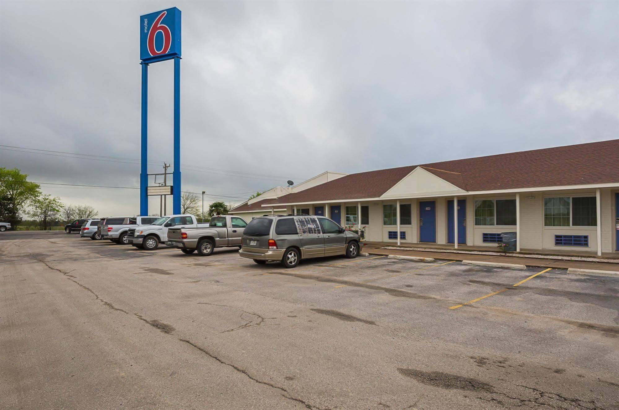 Motel 6-Madisonville, Tx Екстер'єр фото