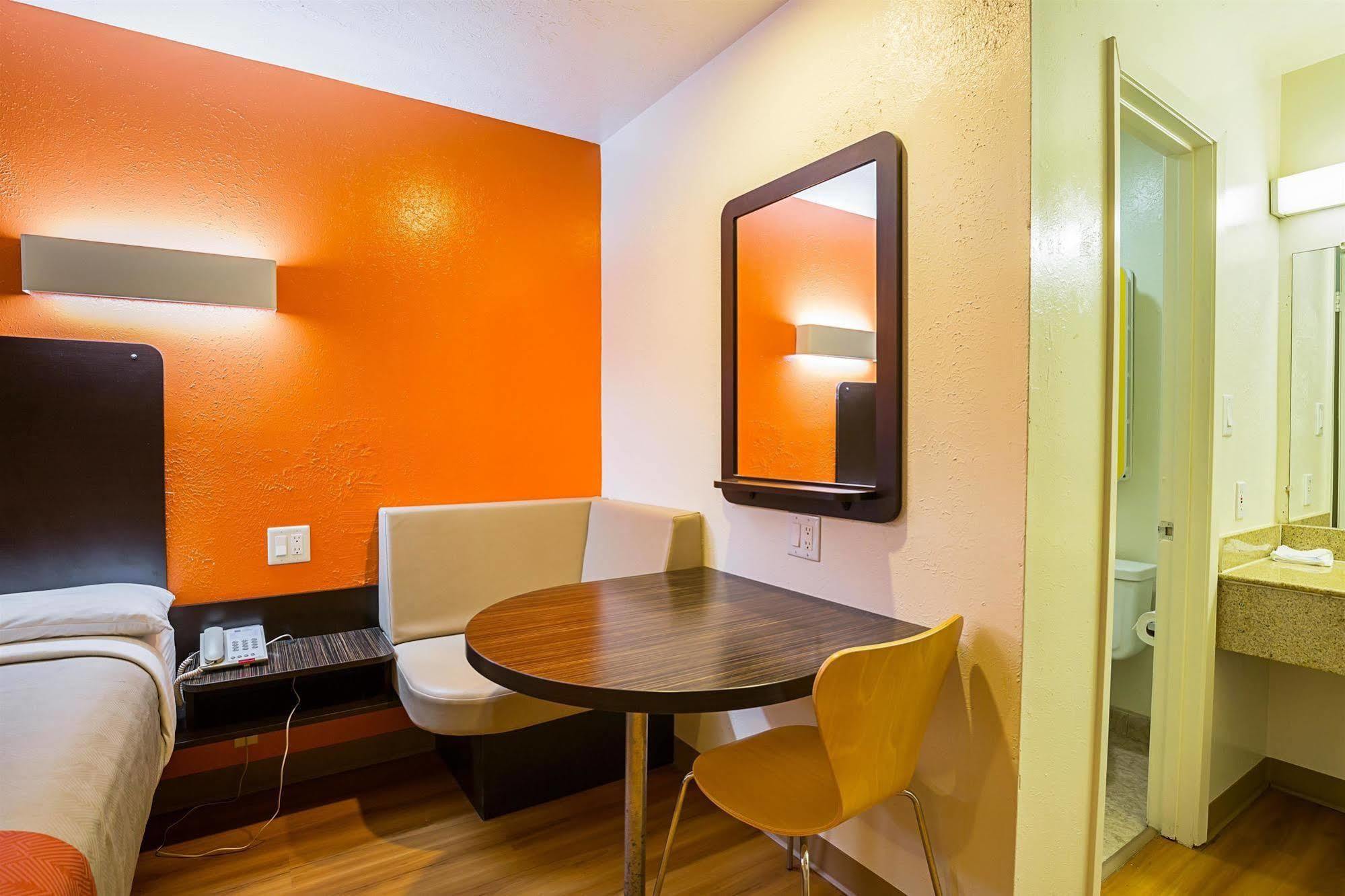 Motel 6-Madisonville, Tx Екстер'єр фото